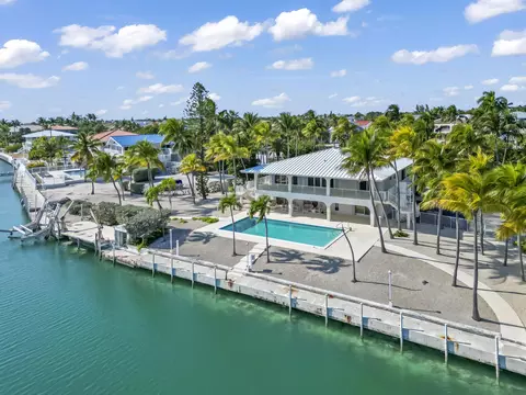View/Area - 341 E Seaview Dr, Marathon, FL 33050 photo 3 of 10