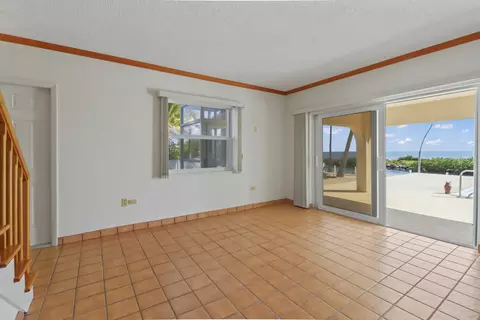 Living - 341 E Seaview Dr, Marathon, FL 33050 photo 7 of 9