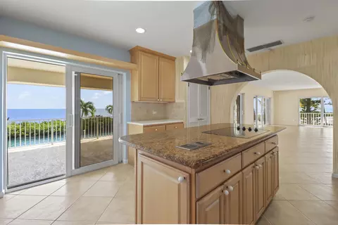 Kitchen - 341 E Seaview Dr, Marathon, FL 33050 photo 2 of 2