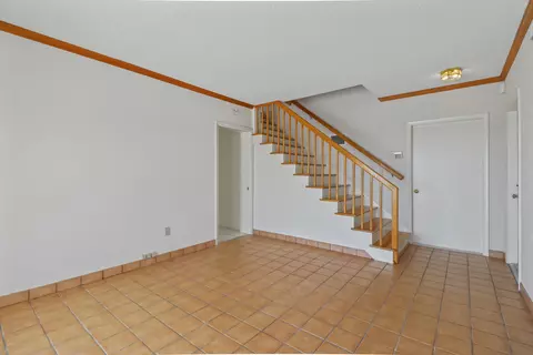 Living - 341 E Seaview Dr, Marathon, FL 33050 photo 6 of 9