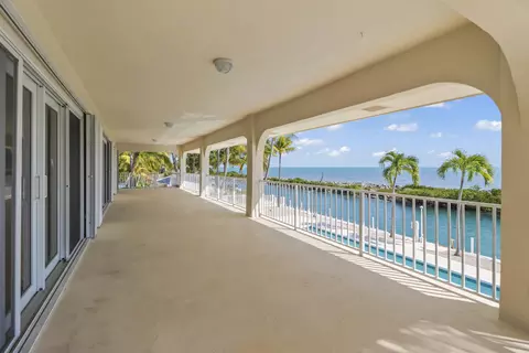 Exterior - 341 E Seaview Dr, Marathon, FL 33050 photo 1 of 8