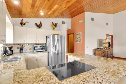 Kitchen - 580 9th St #KEY colony, Key Colony Beach, FL 33051 photo 5 of 5