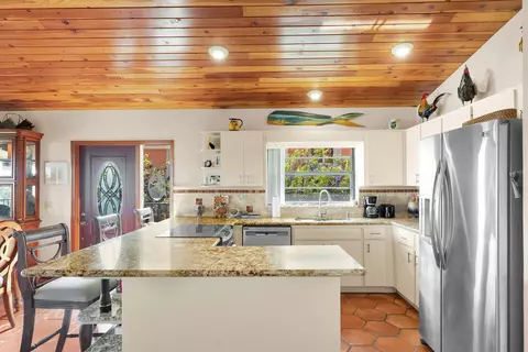 Kitchen - 580 9th St #KEY colony, Key Colony Beach, FL 33051 photo 3 of 5