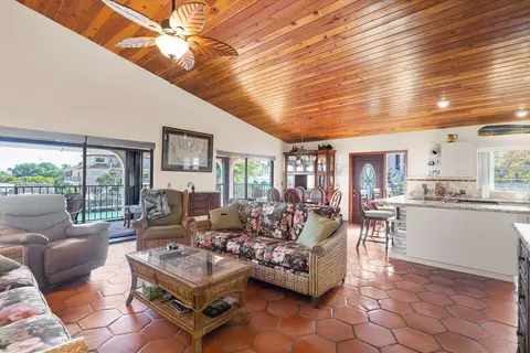 Living - 580 9th St #KEY colony, Key Colony Beach, FL 33051 photo 2 of 3