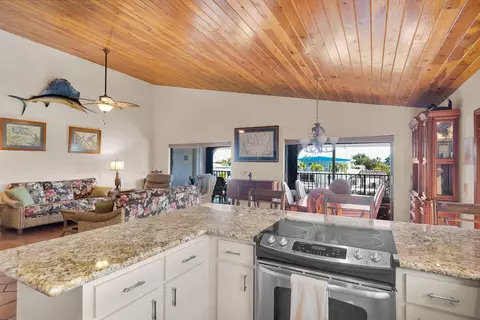 Kitchen - 580 9th St #KEY colony, Key Colony Beach, FL 33051 photo 4 of 5