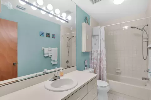 Bath - 580 9th St #KEY colony, Key Colony Beach, FL 33051 photo 1 of 2