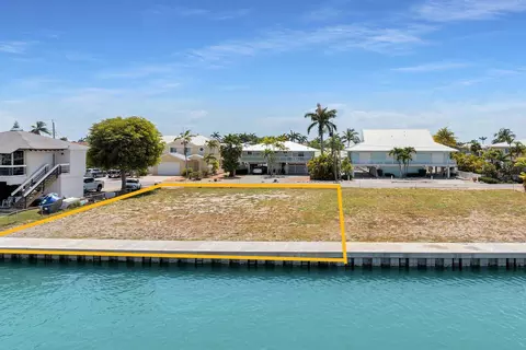 760 10th St, Key Colony, FL 33051