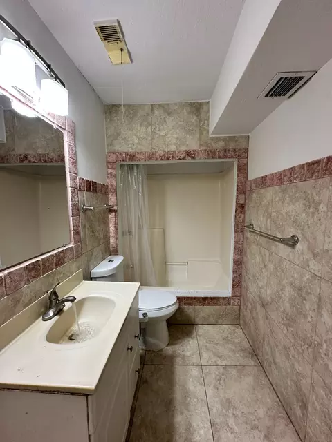 Bath - 3210 Eagle Ave, Key West, FL 33040 photo 3 of 7