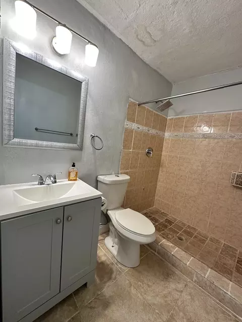 Bath - 3210 Eagle Ave, Key West, FL 33040 photo 2 of 7