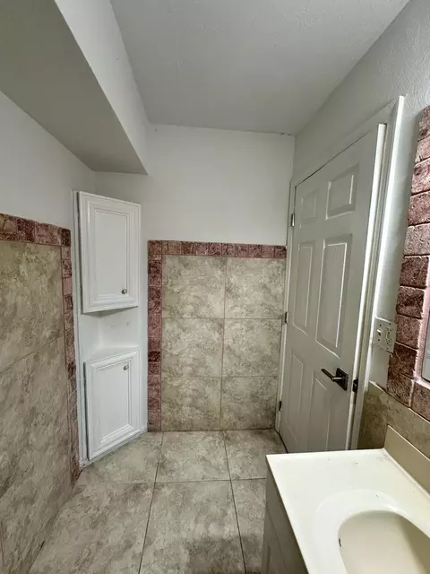 Bath - 3210 Eagle Ave, Key West, FL 33040 photo 4 of 7