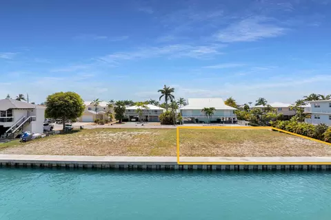 790 10th St, Key Colony, FL 33051