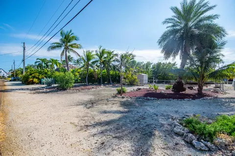 27426 Martinique Ln, Ramrod, FL 33042