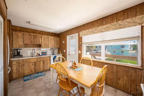 Kitchen - 3856 Donna Rd, Big Pine Key, FL 33043 photo 1 of 1