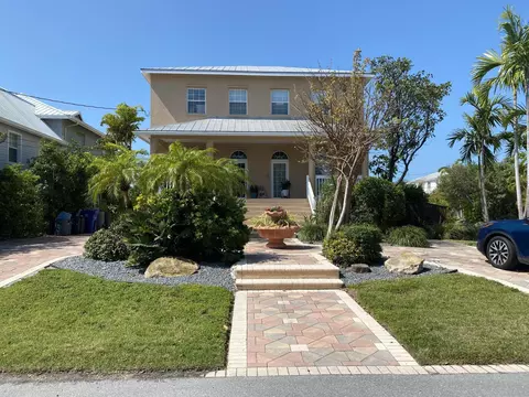 4 Evergreen Ct, Key Haven, FL 33040