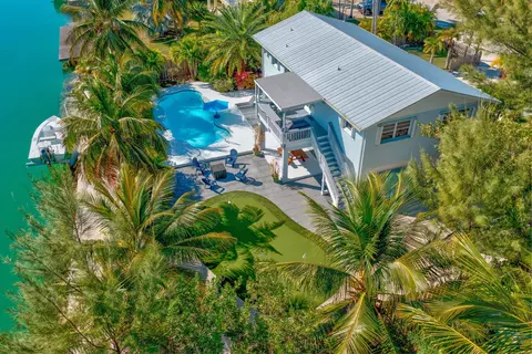 17152 Marlin Dr, Sugarloaf Key, FL 33042