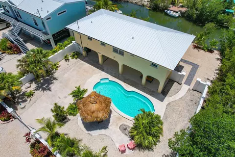 17226 Jamaica Ln, Sugarloaf Key, FL 33042
