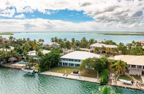 205 S Point Dr, Sugarloaf, FL 33042