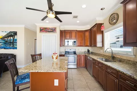 Kitchen - 183 Star Ln, Key West, FL 33040 photo 3 of 8