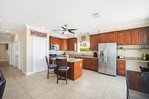 Kitchen - 183 Star Ln, Key West, FL 33040 photo 2 of 8