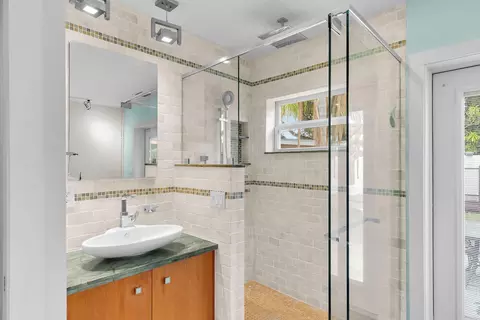 Bath - 3707 Paula Ave, Key West, FL 33040 photo 1 of 3