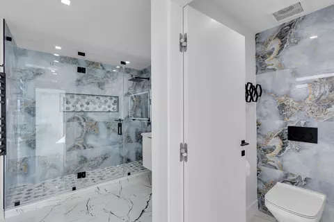 Bath - 141 Grassy Rd, Key Largo, FL 33037 photo 1 of 6