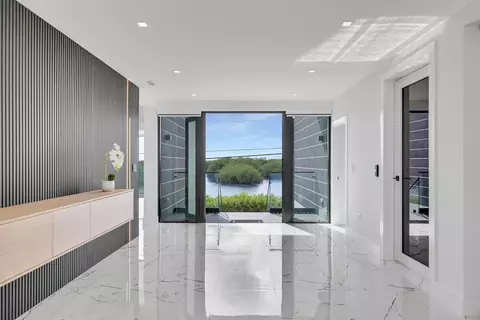 Entry Way - 141 Grassy Rd, Key Largo, FL 33037 photo 1 of 4