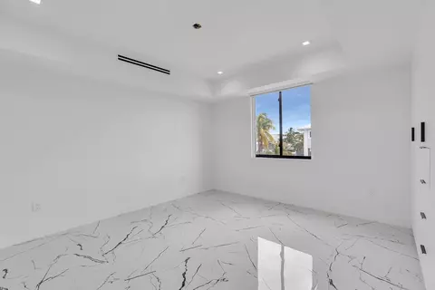 Bedroom - 141 Grassy Rd, Key Largo, FL 33037 photo 5 of 11