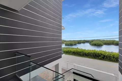 View/Area - 141 Grassy Rd, Key Largo, FL 33037 photo 1 of 9