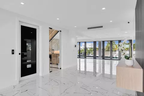 Entry Way - 141 Grassy Rd, Key Largo, FL 33037 photo 3 of 4