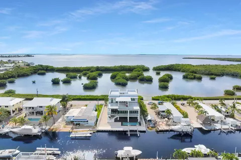 View/Area - 141 Grassy Rd, Key Largo, FL 33037 photo 3 of 9