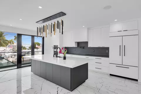 Kitchen - 141 Grassy Rd, Key Largo, FL 33037 photo 2 of 2