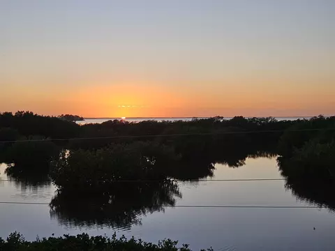View/Area - 141 Grassy Rd, Key Largo, FL 33037 photo 7 of 9