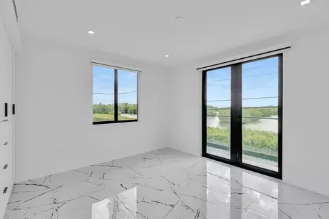 Bedroom - 141 Grassy Rd, Key Largo, FL 33037 photo 2 of 11