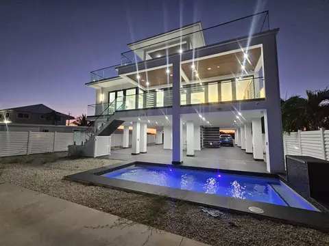 Exterior - 141 Grassy Rd, Key Largo, FL 33037 photo 7 of 8