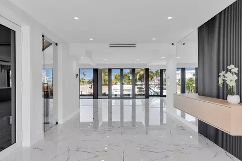 Entry Way - 141 Grassy Rd, Key Largo, FL 33037 photo 2 of 4