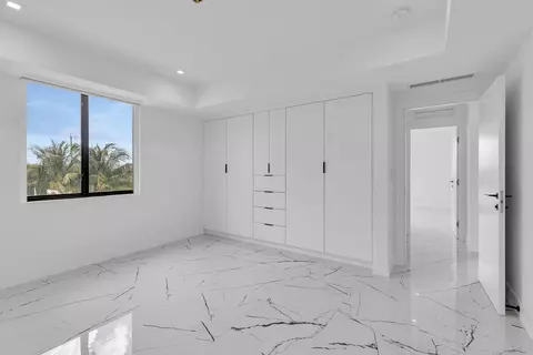 Bedroom - 141 Grassy Rd, Key Largo, FL 33037 photo 7 of 11