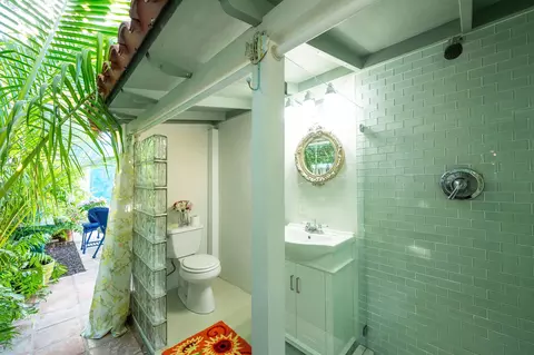 Bath - 3735 Eagle Ave, Key West, FL 33040 photo 5 of 5