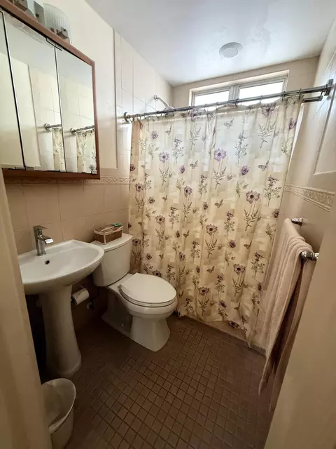 Bath - 1 2 Aronovitz Ln, Key West, FL 33040 photo 1 of 1