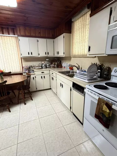 Kitchen - 1 2 Aronovitz Ln, Key West, FL 33040 photo 1 of 2