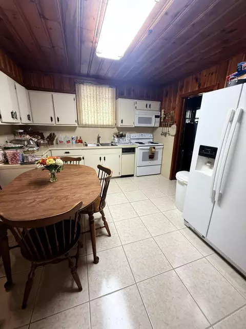 Kitchen - 1 2 Aronovitz Ln, Key West, FL 33040 photo 2 of 2