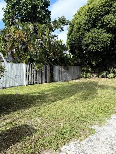 Exterior - 1 2 Aronovitz Ln, Key West, FL 33040 photo 7 of 7