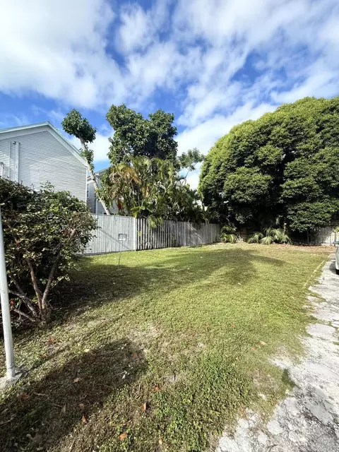 Exterior - 1 2 Aronovitz Ln, Key West, FL 33040 photo 6 of 7