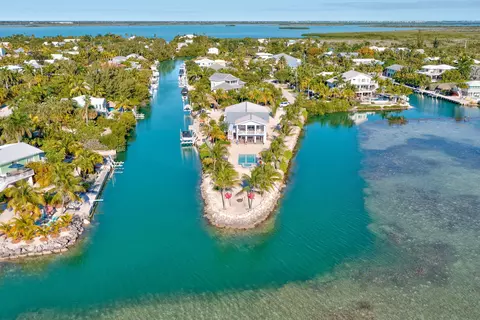 17013 Coral Dr, Sugarloaf, FL 33042