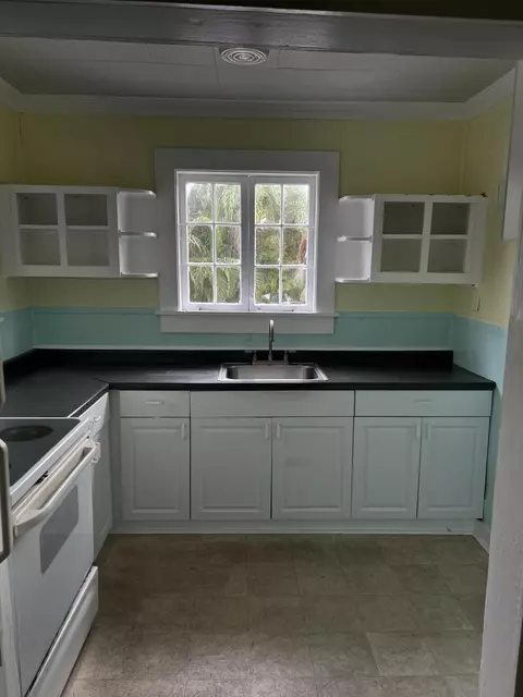 Kitchen - 1115 Fleming St, Key West, FL 33040 photo 4 of 5