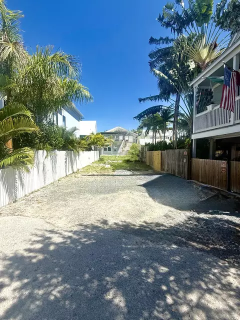 Exterior - 1115 Fleming St, Key West, FL 33040 photo 4 of 13