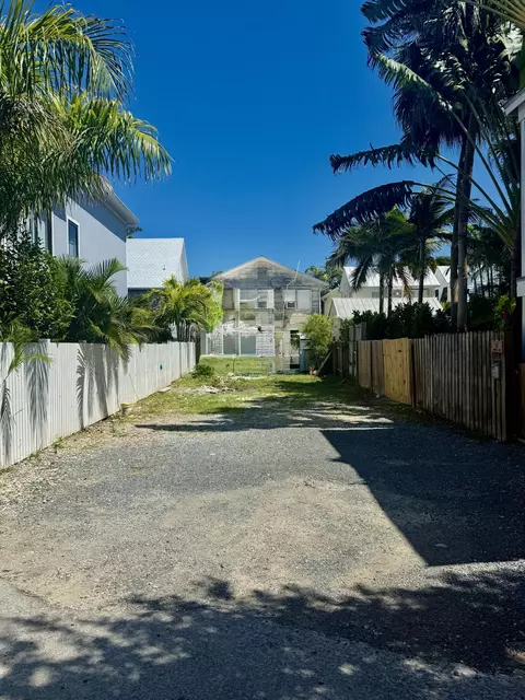 Exterior - 1115 Fleming St, Key West, FL 33040 photo 3 of 13