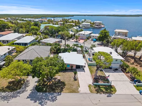 View/Area - 412 3rd St, Key Largo, FL 33037 photo 5 of 8