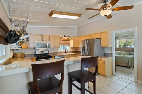 Kitchen - 412 3rd St, Key Largo, FL 33037 photo 1 of 3