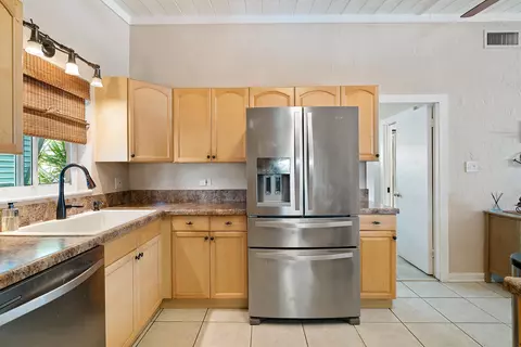Kitchen - 412 3rd St, Key Largo, FL 33037 photo 3 of 3