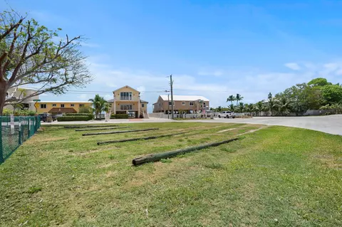 Exterior - 412 3rd St, Key Largo, FL 33037 photo 12 of 13